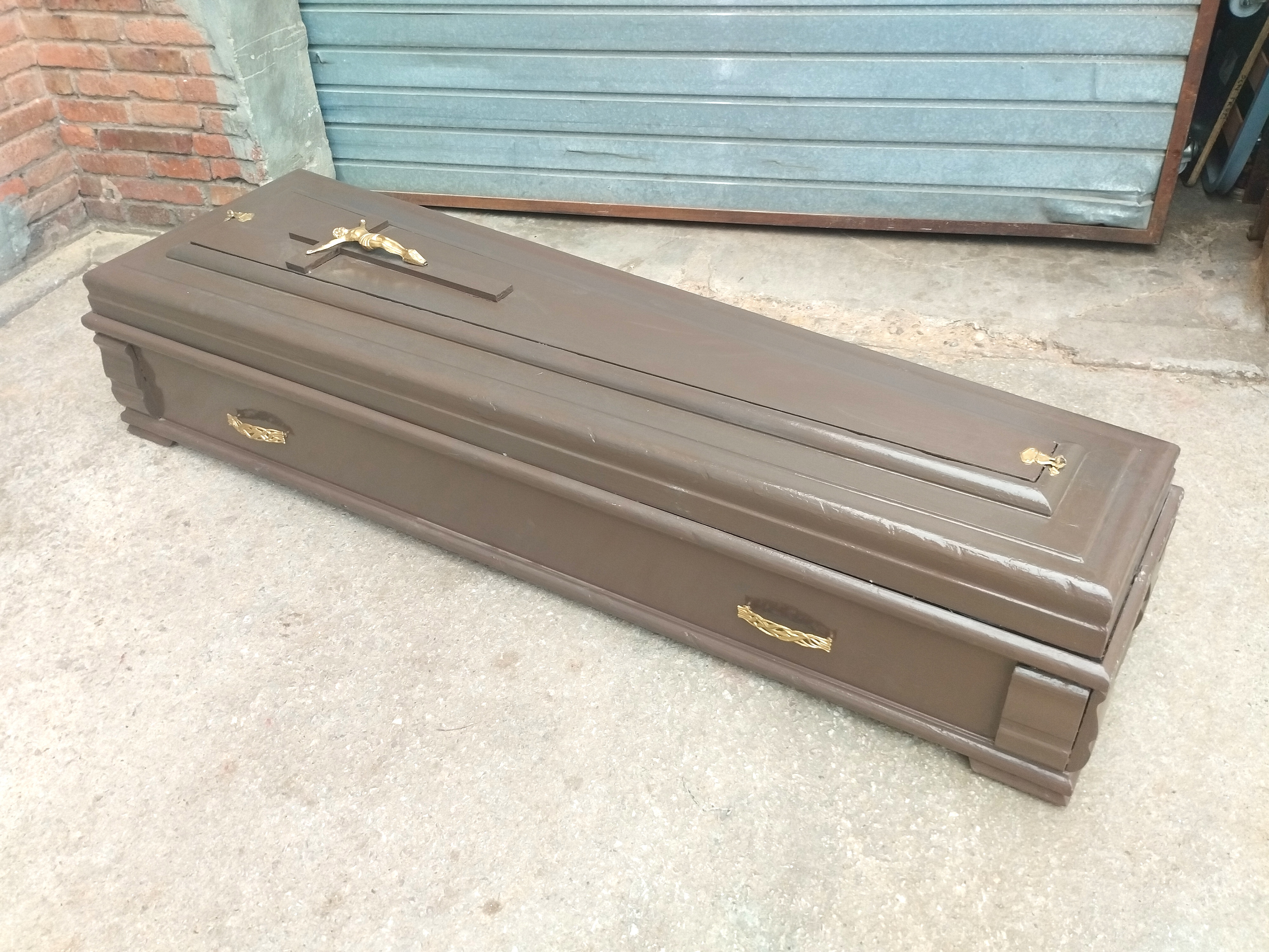 ataud funerario madera pint marron 28-37-40x190x40-60 1u
